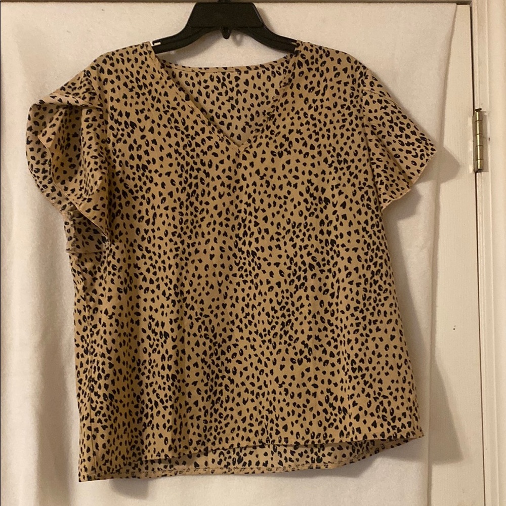 💫 Leopard Print V-Neck Women's Top